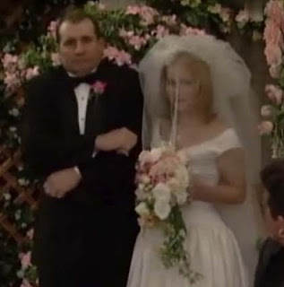 Al und Kelly Bundy bei Hochzeit Die Hochzeit von Kelly Bundy