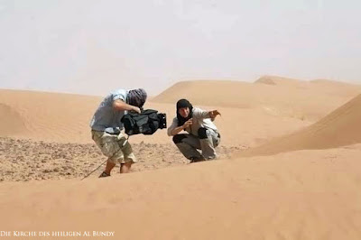 Bear Grylls in Wüste überleben