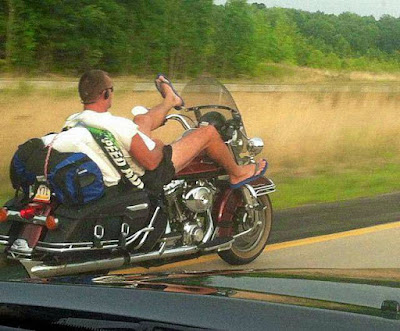 Coole Männer auf Motorrad lustig Coole Männer auf Motorrad lustig
