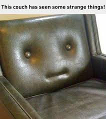 Couch lustiges Möbelstück mit Gesicht