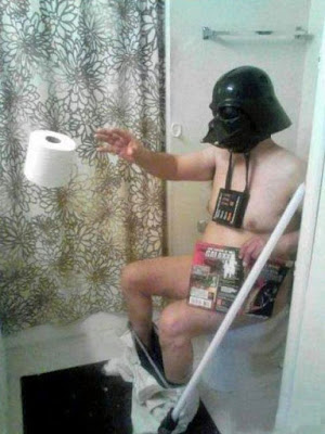 Darth Vader Helm - Mann lustig im Bad