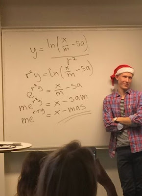 Frohe Weihnachten - Witzige Matheformel an Tafel