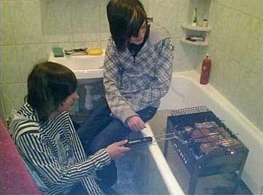 Grillen lustig in der Badewanne - witzige Ideen Grillen lustig in der Badewanne - witzige Ideen