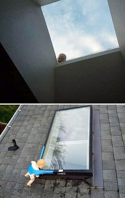 Horror Haus - Puppe vor Fenster lustige Bilder Horror Haus - Puppe vor Fenster lustige Bilder