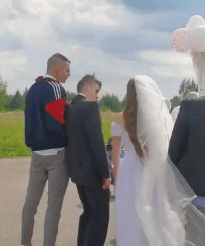 Junger Bräutigam ist extrem besoffen bei Hochzeitsfeier - Benötigt Hilfe beim Ringetausch