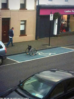 Lustige Bilder Behinderten-Parkplatz