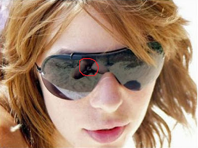 Lustige Bilder - Frau mit Sonnenbrille - peinliche Spiegelung