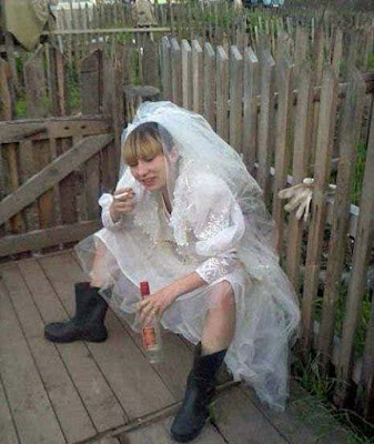 Lustige Hochzeits Braut Bilder - Wodka trinken nach Trauung