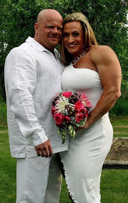 Lustige Menschen hässliche Hochzeitsbilder Bodybuilding Paar
