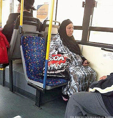 Lustige muslimische Frau im Bus - Terrorgefahr Boom witzig
