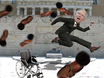 Lustige Politiker Wolfgang Schäuble wird mit Schuhen beworfen