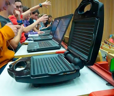Lustige Uni Vorlesung mit Laptops