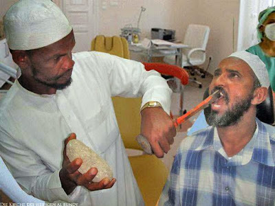 Lustiges Bild Zahnbehandlung im Nahen Osten