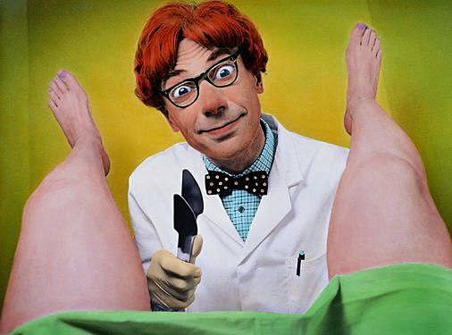 Lustiges Spass bilder - Verrückt aussehender Gynäkologe Frauenarzt