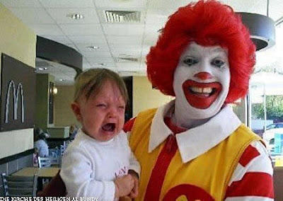 McDonalds lustige Bilder Baby weint auf Arm