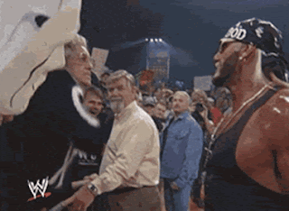 Wrestler Hulk Hogan streitet mit Oma lustig