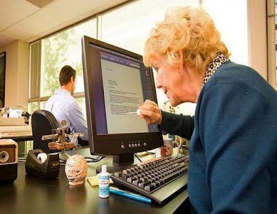 Lustige Bilder von alten Menschen am Computer