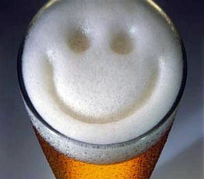 Lächelndes Bier Bilder