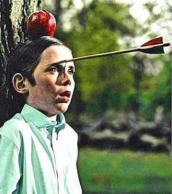 Wilhelm Tell Lustige Bilder Apfel vom Kopf schießen - dumme Fotos